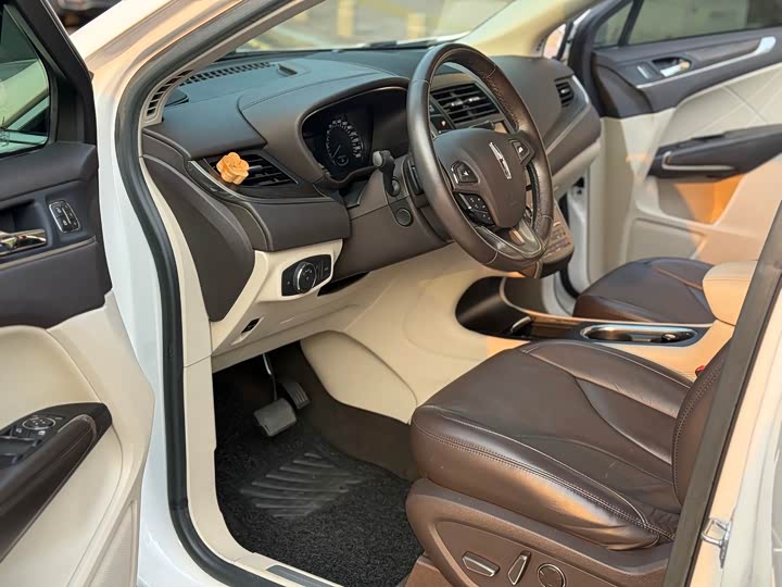 Lincoln MKC 2019 2.0 T 4 WD VI — фото 4