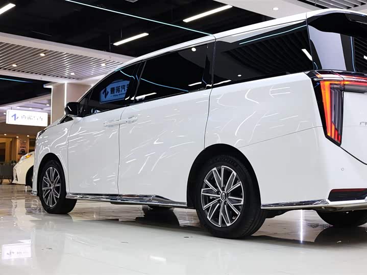 Trumpchi M8 2024 Hybrid — фото 11