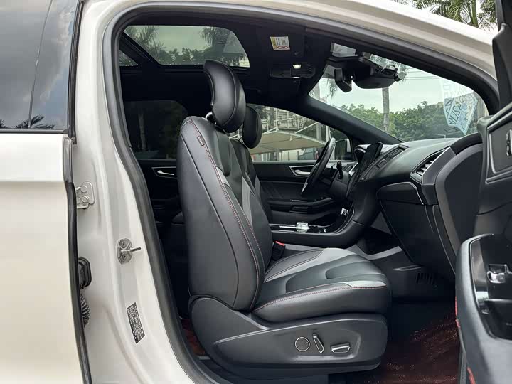 Ford Edge — фото 12