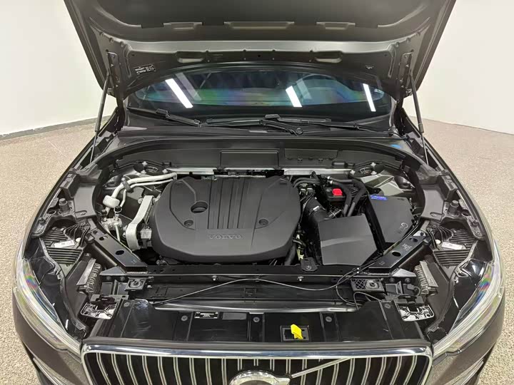 Volvo XC60 2022 B 5 4 WD — фото 16