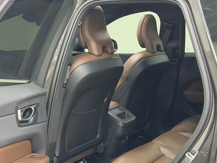 Volvo XC60 2022 B 5 4 WD — фото 12