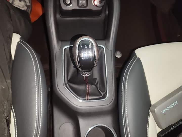 Changan CS35 2017 1.6 L MTLuxury — фото 14