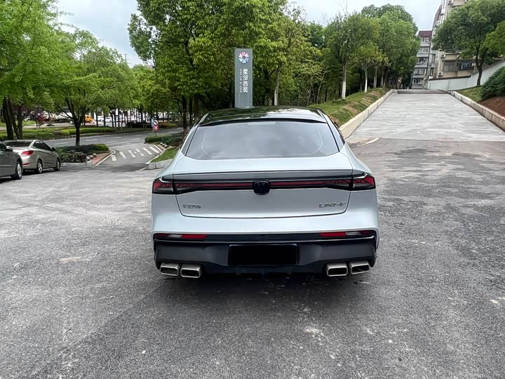 Changan UNI-V 2024 1.5 T Sport — фото 5