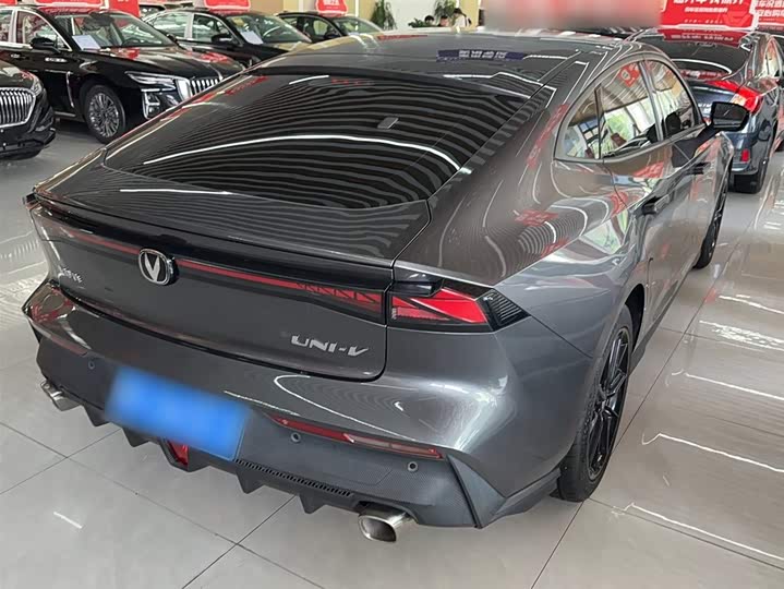 Changan UNI-V 2022 1.5 T Premium — фото 9