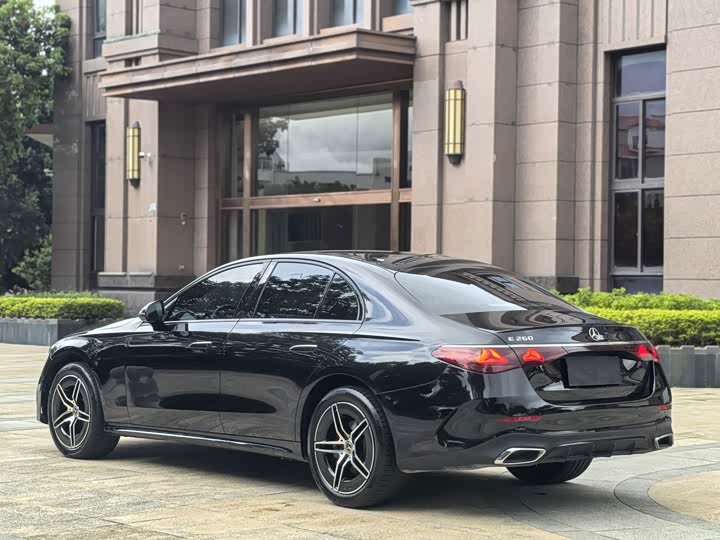 Mercedes-Benz E-Class E 260 спорт — фото 12