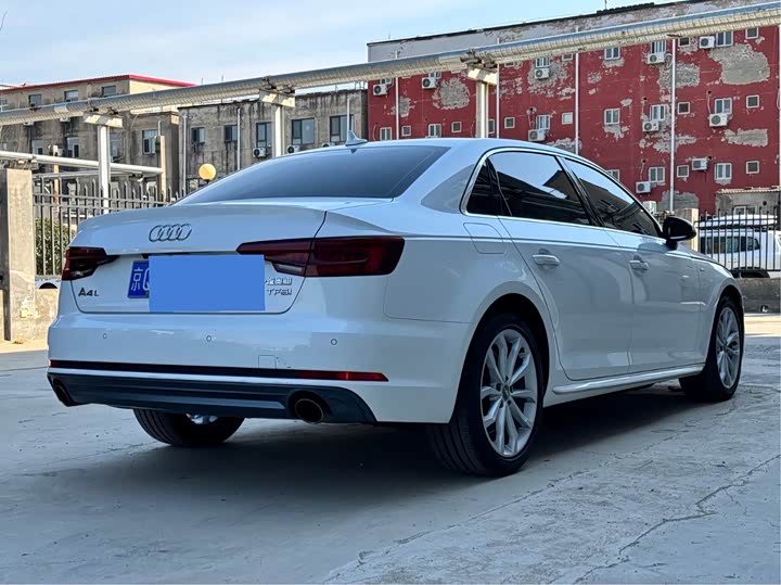 Audi A4L 2018 30 40 TFSI — фото 4
