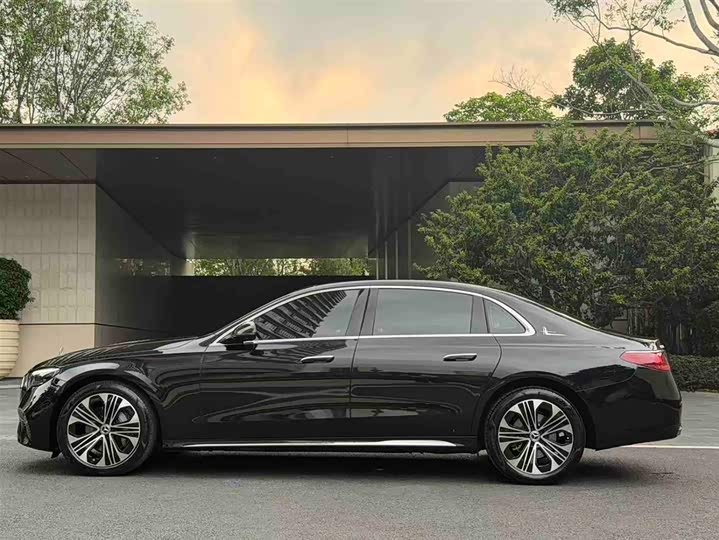 Mercedes-Benz E-Class 2025 E 300 L Luxury — фото 16