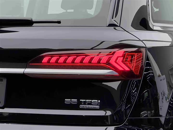 Audi Q7 2023 55 TFSI quattro S line Sport — фото 18