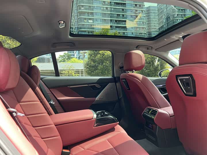 BMW 5-Series 2024 530 Li Leading — фото 16