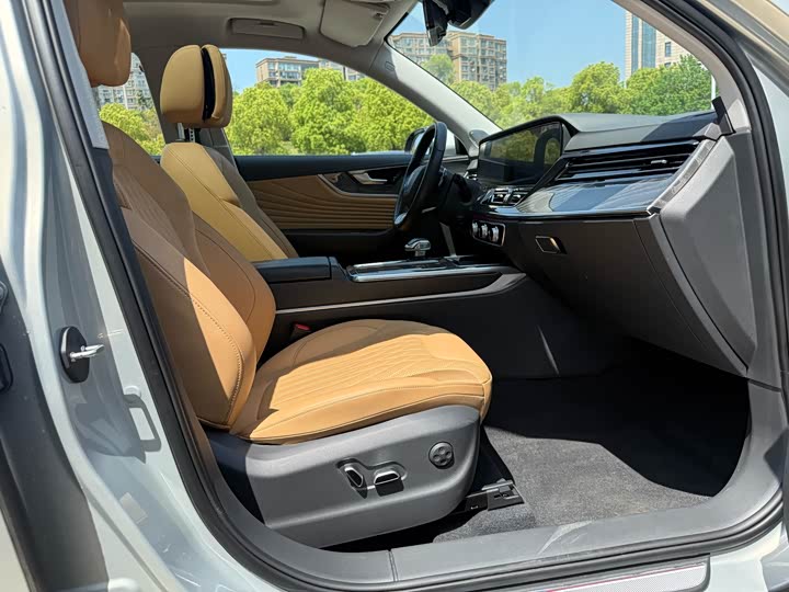 Hongqi HS5 2023 2.0 T 4 WD Pro — фото 16