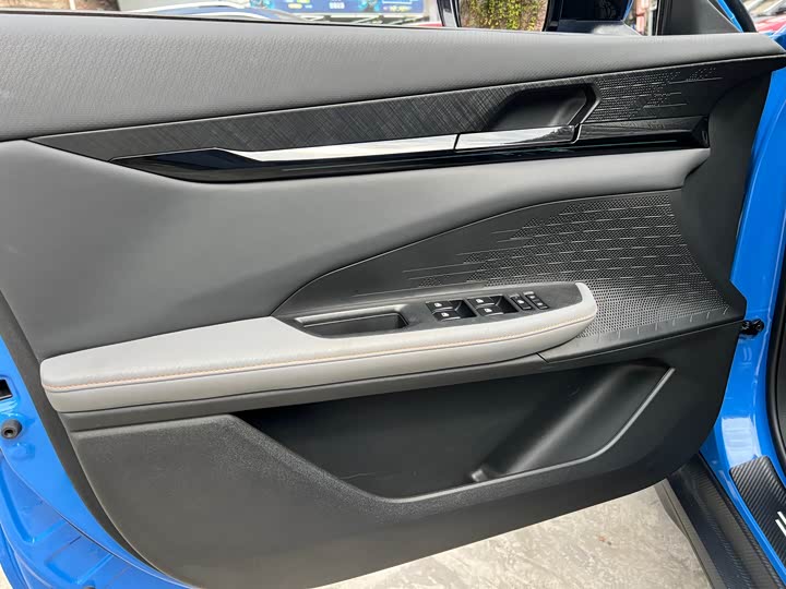 Changan UNI-V 2022 1.5 T Premium — фото 35