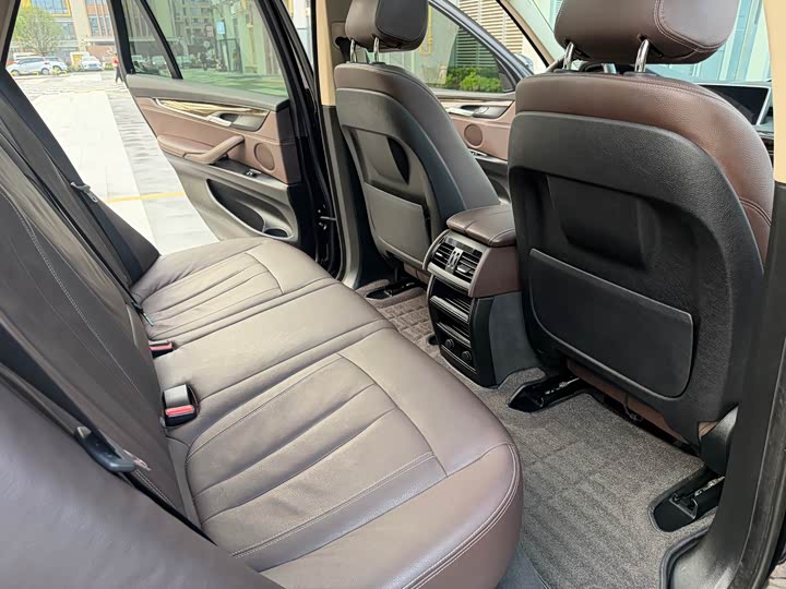BMW X5 2017 x Drive 28i — фото 8