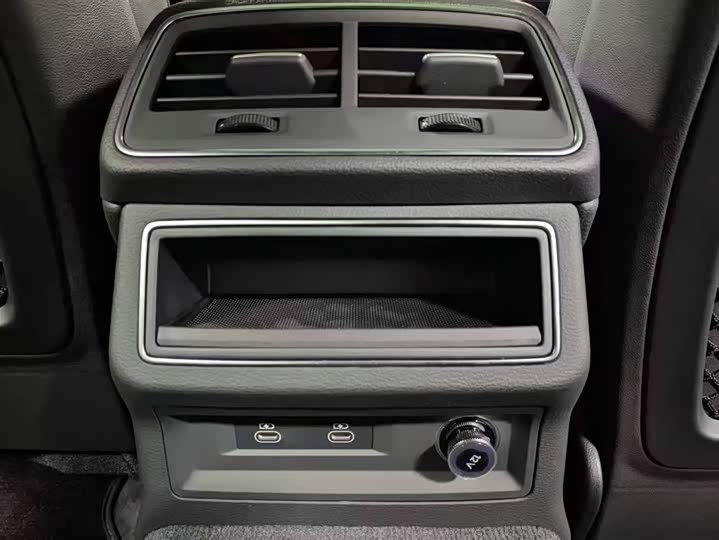 Audi A6L 2023 40 TFSI — фото 12