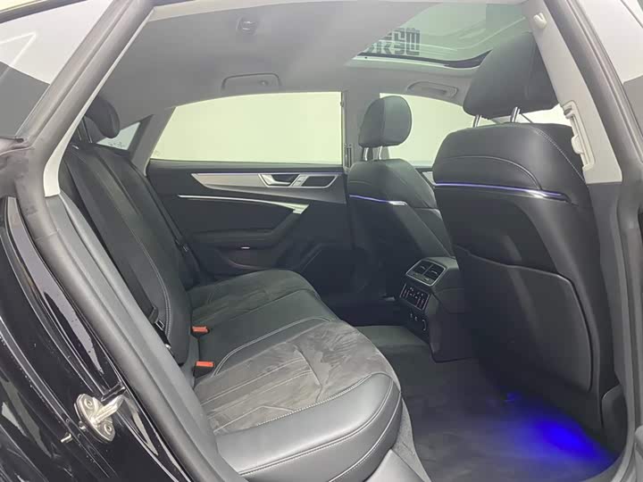 Audi A7L 2024 45 TFSI Luxury — фото 22