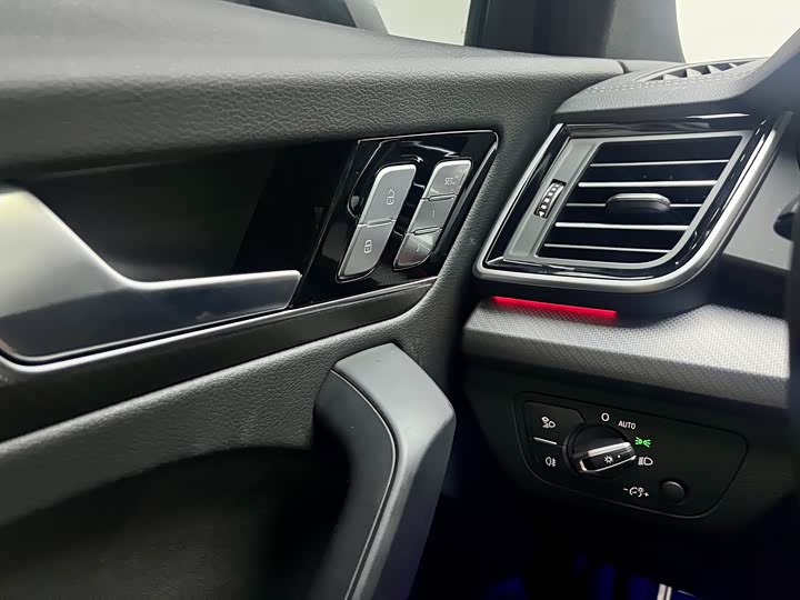 Audi Q5L Sportback 2024 40 TFSI Luxury — фото 11