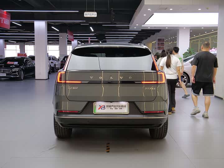 Volvo XC70 Hybrid 2026 2 WD Core — фото 4