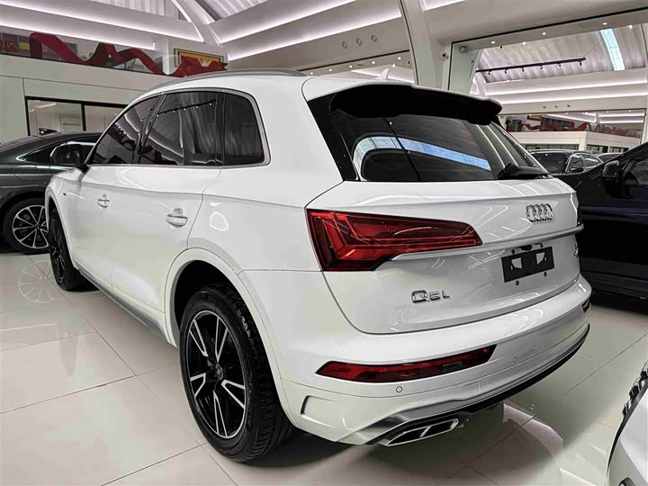 Audi Q5L 2022 40 T — фото 18