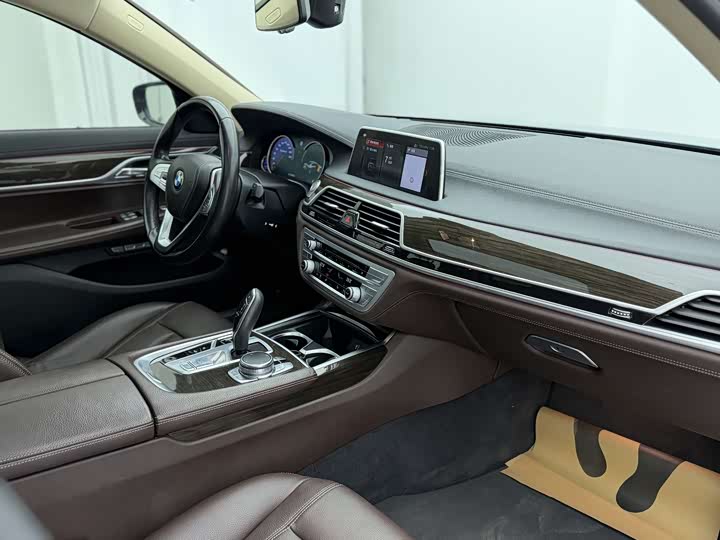 BMW 7-Series 2018 730 Li Leading — фото 13