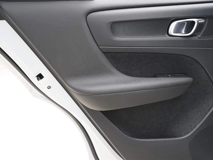 Volvo XC40 2024 B 3 — фото 13