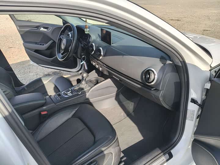Audi A3 2019 Limousine 35 TFSI V — фото 8
