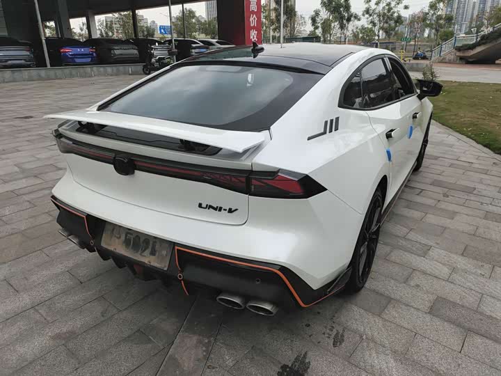 Changan UNI-V 2022 1.5 T — фото 9