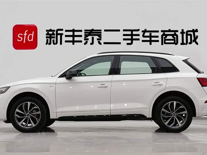 Audi Q5L 2023 40 T — фото 4