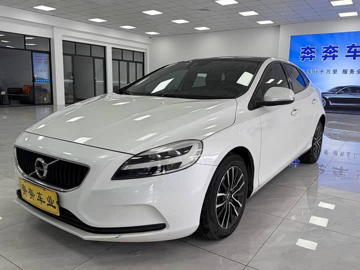 Volvo V40 2017 T 3 — фото 1