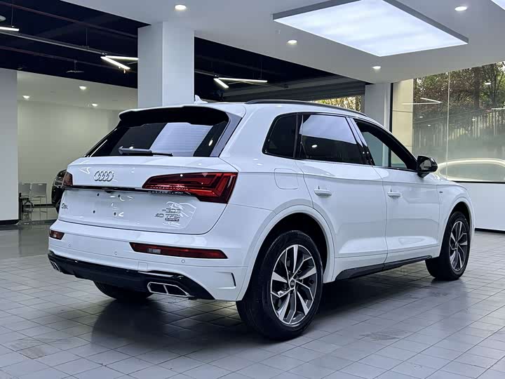 Audi Q5L 2023 40 T — фото 12