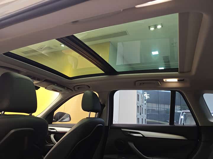 BMW X1 2016 s Drive 18 Li — фото 25