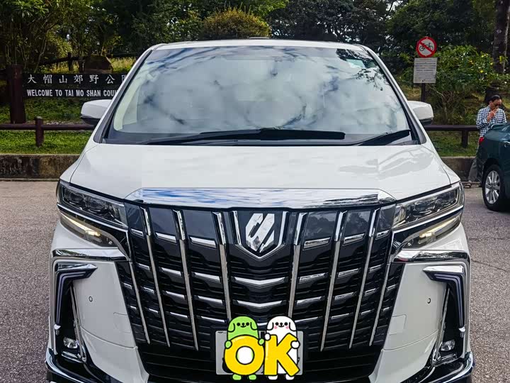 Toyota Alphard — фото 1