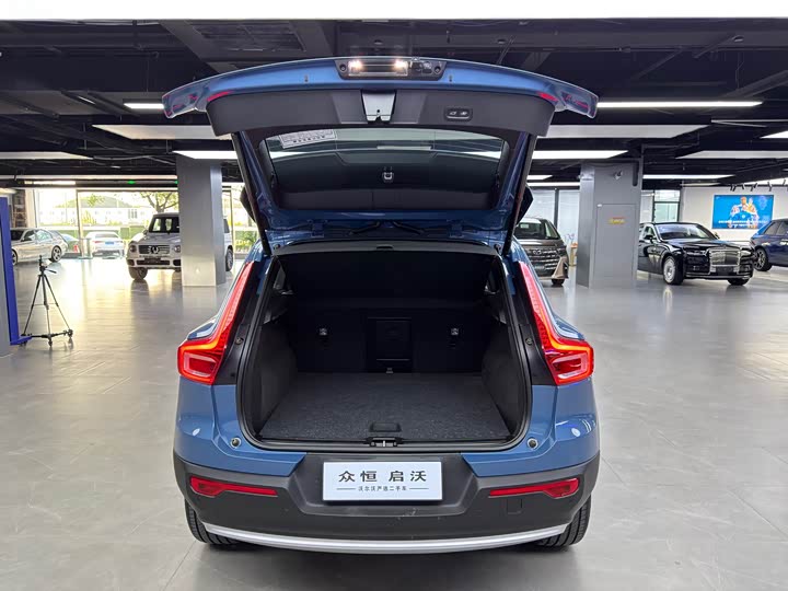 Volvo XC40 2023 B 4 WD — фото 13