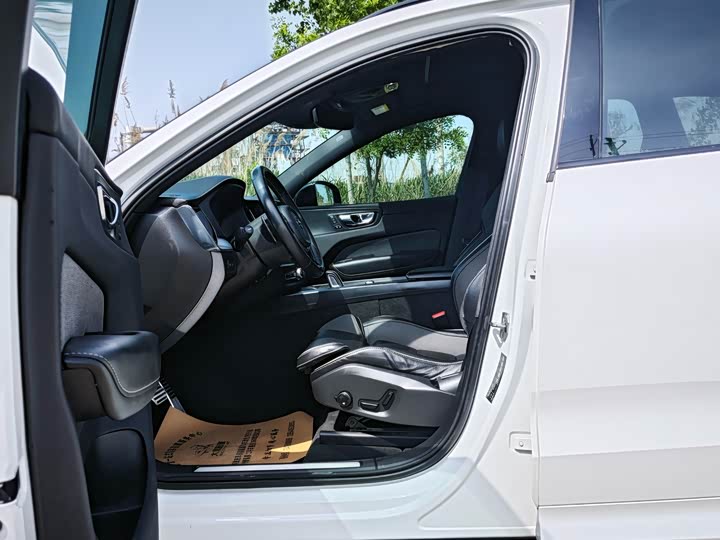 Volvo XC60 Hybrid 2019 T 8 E Hybrid VI — фото 2