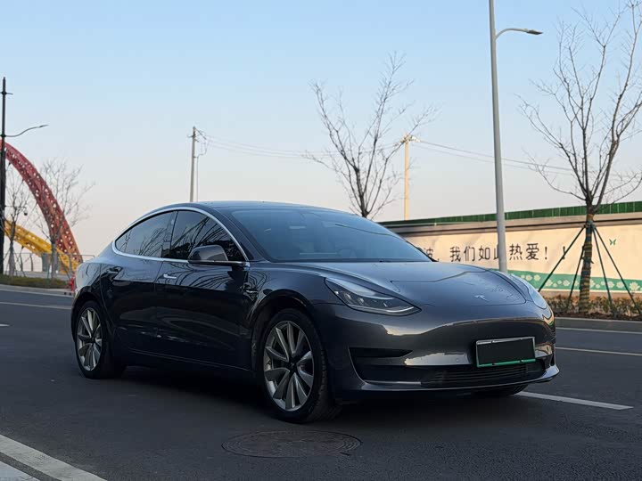 Tesla Model 2019 — фото 3