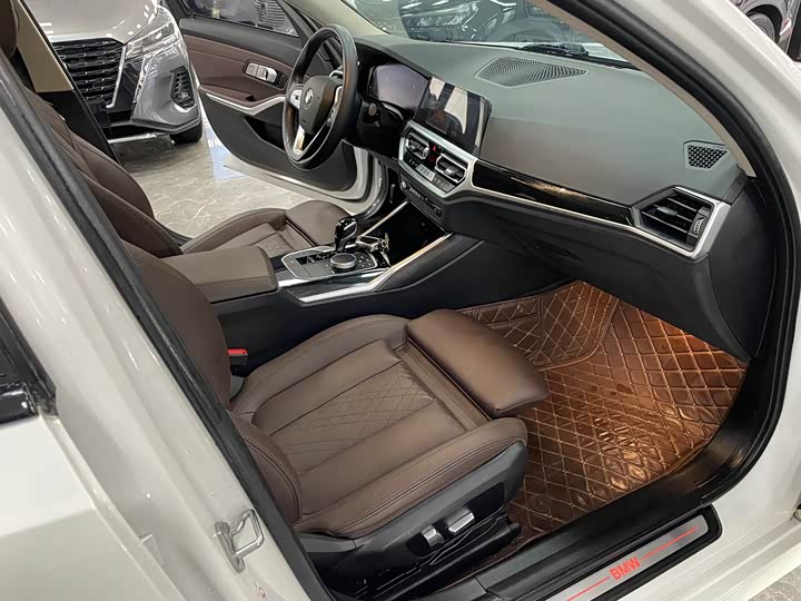 BMW 3-Series 2022 320i — фото 7