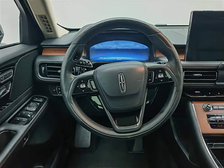 Lincoln Aviator — фото 11