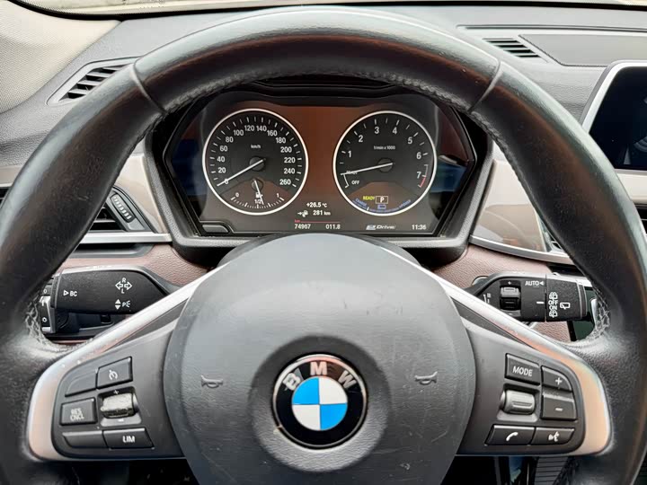 BMW X1 2018 x Drive 25 Le Luxury — фото 17