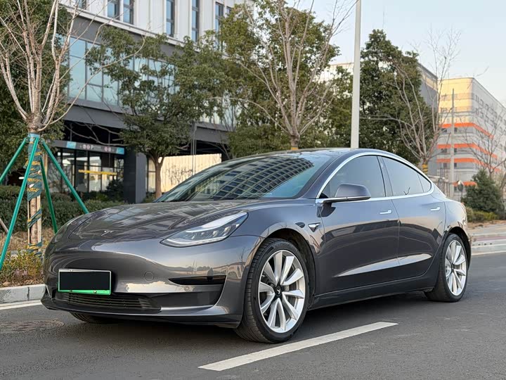 Tesla Model 2019 — фото 1