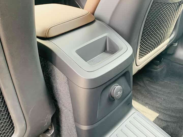 Volvo XC60 Hybrid 2024 T 8 PHEV 4 WD — фото 7