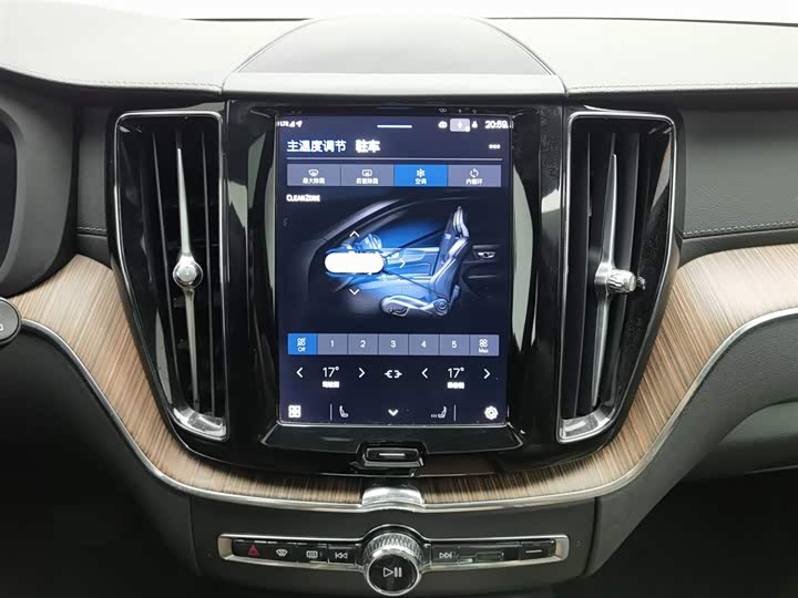 Volvo XC60 2022 B 5 4 WD — фото 12
