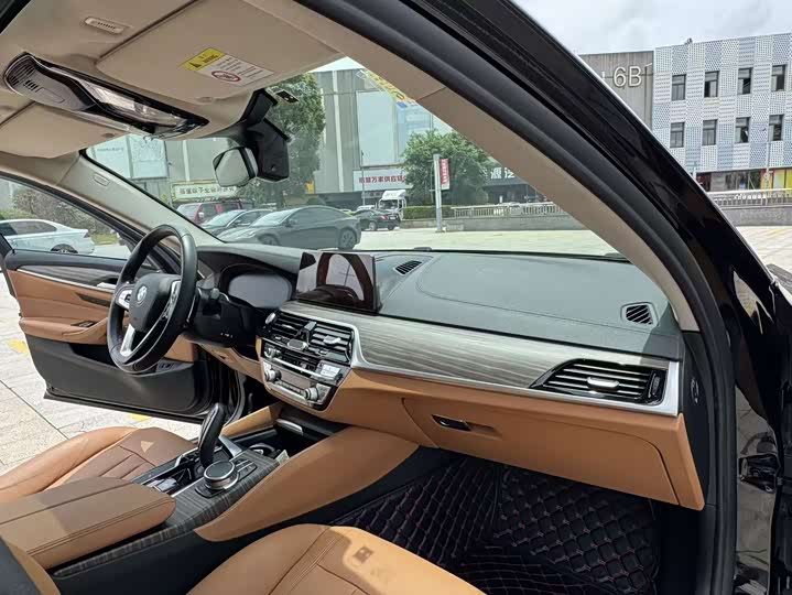 BMW 5-Series 2019 530 Li Leading — фото 30