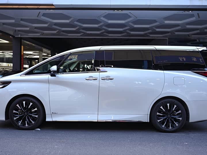 Toyota Vellfire — фото 2
