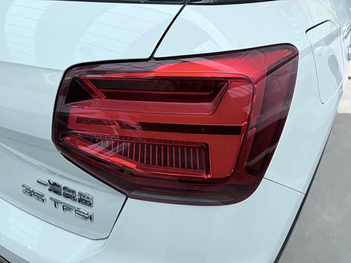 Audi Q2L 2021 35 TFSI — фото 20