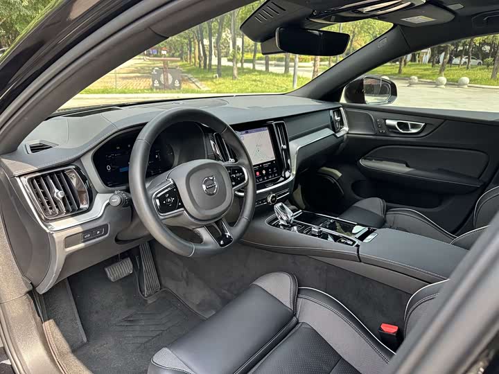 Volvo S 60 Hybrid 2024 T 8 4 WD — фото 7