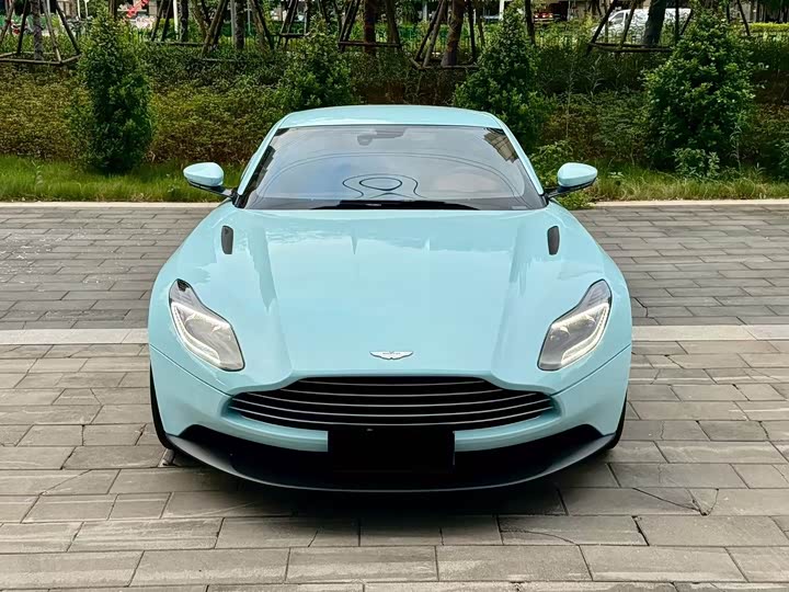 Aston Martin DB11 2016 5.2 T — фото 2
