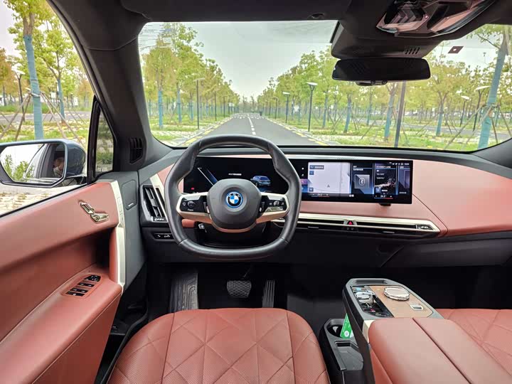 BMW i 2022 x Drive 50 — фото 18