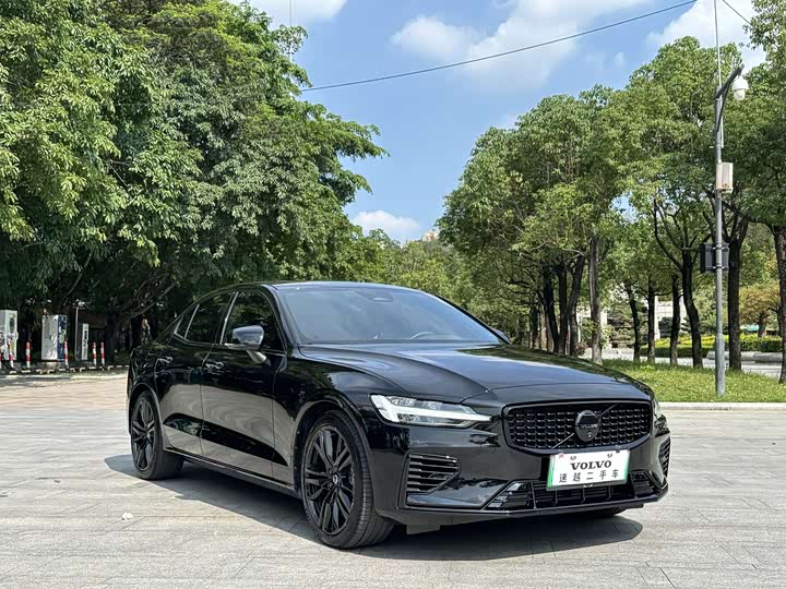 Volvo S 60 Hybrid 2024 T 8 4 WD — фото 3