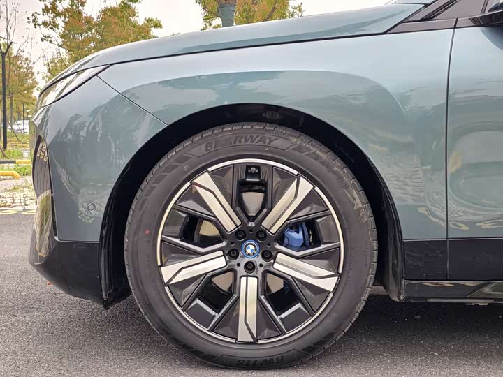 BMW i 2022 x Drive 50 — фото 25