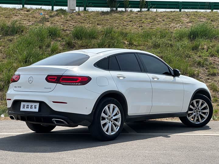 Mercedes-Benz GLC 2020 GLC 260 4 MATIC SUV — фото 4