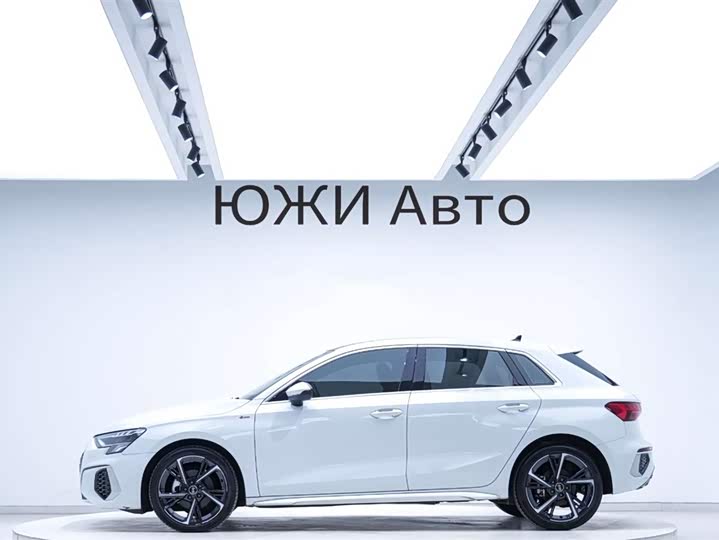Audi A3 2023 Sportback 35 TFSI Sport — фото 2