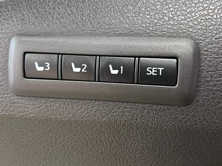 Toyota Alphard — фото 22
